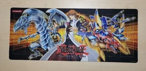 Official Shonen Jump YuGiOh Playmat -Featuring Blue-Eyes White Dragon- Near Mint - Picture 1 of 2