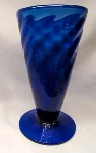 Bicchiere da cocktail in vetro soffiato a mano blu cobalto - Foto 1 di 8