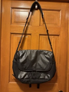 LL Bean Adventure Pro Messenger Nylon Crossbody Bag Travel - Picture 1 of 13