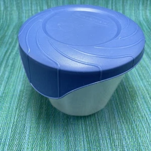 Contenedor transparente Rubbermaid Servin Saver #12 de colección con tapa abierta azul fácil EZ 1,3 CUARTOS - Imagen 1 de 11