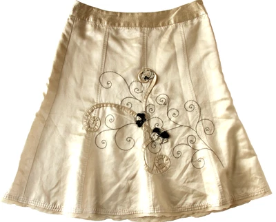 Intuitions Woman's 10 Silk Blend Floral Embroidered Cream Knee Length Skirt - Image 1 of 4