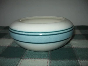 Jarrón para plantar cerámica artística crema redonda con rayas acuáticas y verdes 8""x3"" profundo sin marcar - Imagen 1 de 8