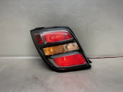 2017-2020 雪佛兰 Sonic Hatchback 左驱动侧尾灯黑色原始设备制造商 — 第 1/4 张图片