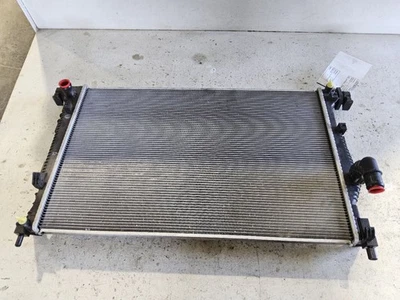 Jeep Cherokee 2019-2023 radiador 2,0 L sin refrigeración de alta resistencia Foto 1 de 4