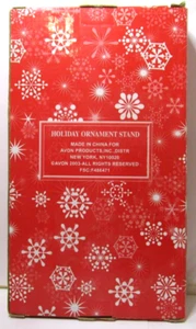 Avon Holiday Ornament Stand - 2003, nuovo con scatola - Foto 1 di 6