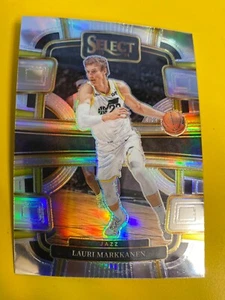 64951   2023-24 Select Prizms Silver #19 Lauri Markkanen - Bild 1 von 3