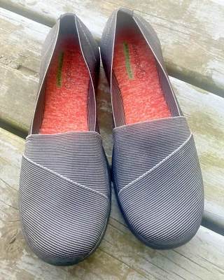 Bare Traps Illona Women's Comfort Flat Black And White Stripes Size 7.5M, VGUC - Image 1 of 4