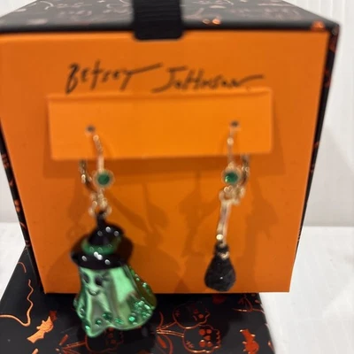 NUEVOS Pendientes Betsey Johnson Cristal Fantasma y Escoba Desajuste Verde/Negro Foto 1 de 4