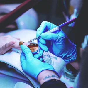 Examen de Nitrilo Azul 4Mil, Guantes Desechables No Estériles para Limpieza,Tatuajes - Imagen 1 de 20