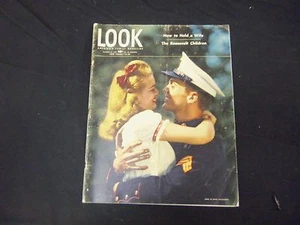 1945 OCTOBER 30 LOOK MAGAZINE - GREAT PHOTOS & ADS - ST 2021 - Picture 1 of 2