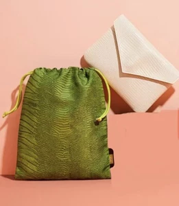 Ipsy Glam Bag & Glam Bag Plus Set Agosto 2021 Imitación Estampado Reptil Verde y Beige - Imagen 1 de 2