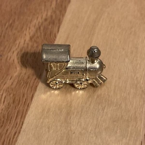 Monopoly Deluxe Gold Train Token Pawn Mover gioco pezzo di ricambio - Foto 1 di 3