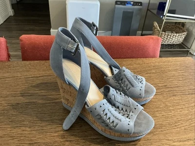 Marc Fisher Natural Blue Haya Scallop Ankle Strap Espadrille Wedge Sandals 8.5M - Image 1 of 4