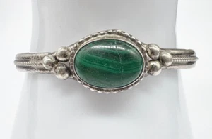 VINTAGE SOLID SILVER NORBET JOHNSON MALACHITE NAVAJO BRACELET BANGLE - Picture 1 of 12