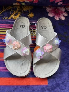 Girls Sandals Size 5 Teen. Silver Floral. BNWT - Picture 1 of 5