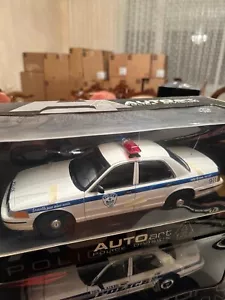 1/18 72705 FORD CROWN VICTORIA POLICE MONTREAL OF CANADA - Picture 1 of 1