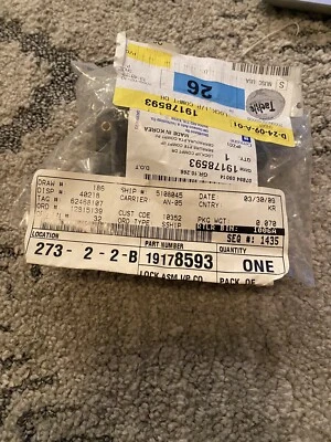 GM OEM SATURN VUE 2008-2010 MANGO DE GUANTERA CON LLAVE 19178593 ÉBANO NOS Foto 1 de 2