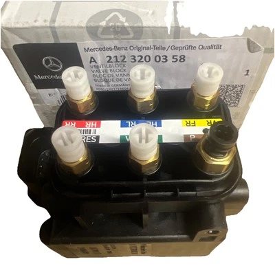 Bloque de válvula de aire de suspensión genuina Mercedes-Benz ML350 GL450 ML GL Clase NUEVO  Foto 1 de 4