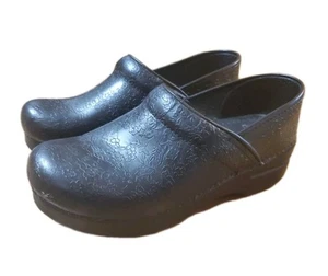 Dansko Leather Clogs Wimens Size 39 Embossed Floral Design Black - Picture 1 of 9