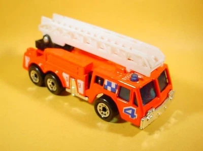 MATCHBOX FLORESCENT ORANGE EXTENDING LADDER FIRE ENGINE MB18-C17 LOOSE - Image 1 of 2