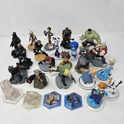 Lote de 24 bonecos e discos Disney Infinity Marvel Star Wars Inside Out 2.0 3.0 - Imagem 1 de 4