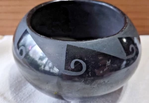 VASO CERAMICA ISABEL SAN ILDEFONSO NERO SU NERO - Foto 1 di 5