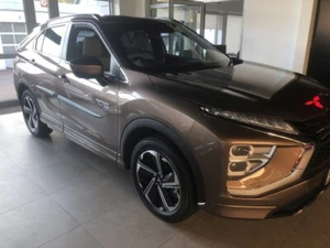 MITSUBISHI ECLIPSE CROSS MOLDURAS DE PROTECCIÓN LATERALES MOLDURAS DECORATIVAS (T13) - Imagen 1 de 5