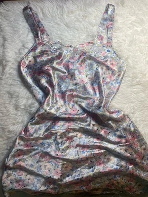 Vestido de Noche Vintage Vanity Fair Vestido para Dormir Brillante Floral Mediano Cottage Boho Foto 1 de 4