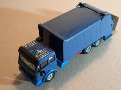 Siku 2926 / 2820 Mercedes Benz SK Müllauto blau mit Mülltonne, Vitrinenmodell - Bild 1 von 4