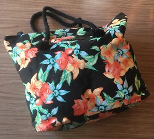 Rip Curl Vintage Canvas Tasche schwarz geblümt extra groß gefüttert sehr gut gebraucht - Bild 1 von 11