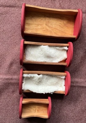 Grimms Juguetes Madera Muñecas Casa Camas Cuna Paquete Excelente Estado Vintage  Foto 1 de 3