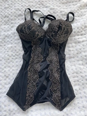 Lencería Bustier Bordada Victoria's Secret Negra/Crema Encaje y Malla Talla M Foto 1 de 4