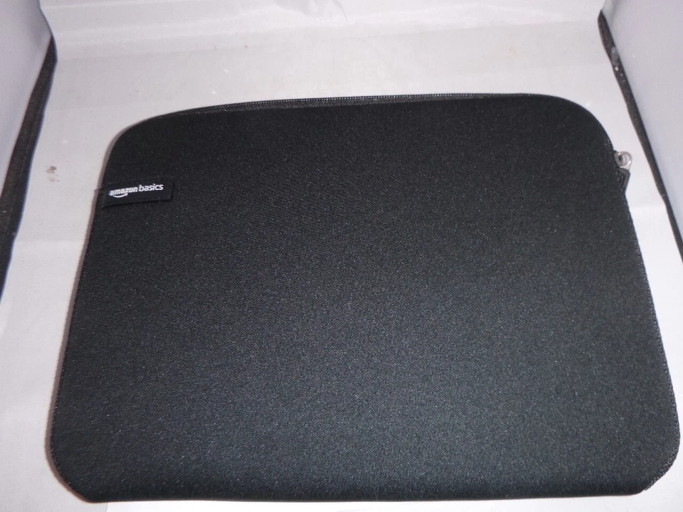 NUEVA Funda Suave para Tablet Amazon Basics 12” con Cremallera Negra Foto 1 de 4