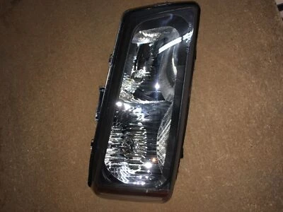 GM OEM 03-07 Avalanche 1500 Headlamp Components-Headlamp Assy 10396912 - Image 1 of 3