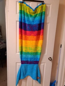 SUPER SOFT MICROFLEECE RAINBOW MERMAID TAIL BLANKET- EXCELLENT CONDITION - Picture 1 of 3