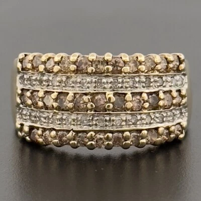 Anillo con racimo de diamantes de 0,95 quilates de oro amarillo de 9 quilates talla O 1/2 con sello Foto 1 de 4