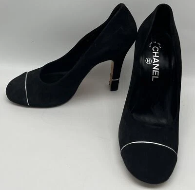 Chanel Black Suede Round Toe Silver-Tone Accent CC Logo Pump sz 38.5 - Image 1 of 4