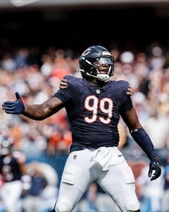 Foto de fútbol americano de la NFL Gervon Dexter Sr. en el campo gesticulando Chicago Bears 8x10 - Imagen 1 de 1