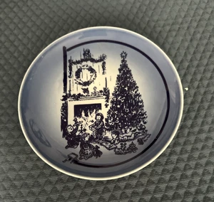 1980 Marshall Fields Bing & Grondahl Seasons Greetings Christmas Tree Plate 7" - Picture 1 of 5