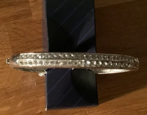 DAMEN CHROM ARMREIF MIT WEISSEM GLITZER VON AVON - Bild 1 von 2