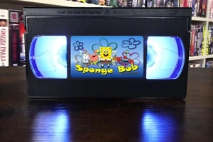Sponge Bob Schwammkopf VHS Lampe + Fernbedienung - Bild 1 von 2