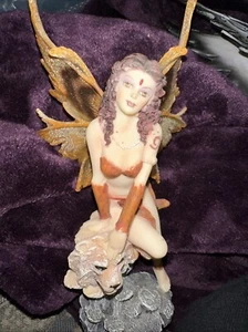 Estatuilla de hadas Zameno sentada en la cabeza del lomo - Imagen 1 de 14