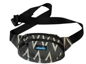 KAVU Fanny Pack Waist Belt Bag Black Cream Chevron Stripe Adjustable Crossbody - Picture 1 of 8
