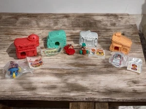 Vintage 1993 McDonald’s Happy Meal Toys - The Flintstones Houses Lot Of 4 - Picture 1 of 9