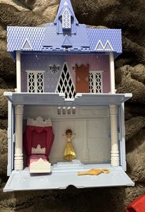 Disney Frozen 2 Elsa Pop-Up Adventures Arendelle Castle 5 Piece Carry Playset - Picture 1 of 7