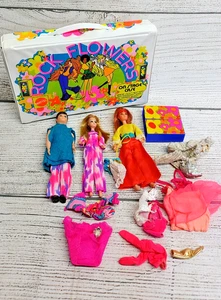 Estuche vintage 1970 flores de roca en el escenario 4993 con muñecas, ropa y accesorios - Imagen 1 de 11