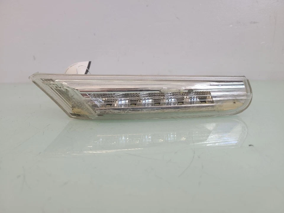 Passenger Corner/Park Light Side Marker Fits 97-04 PORSCHE BOXSTER 585830 - Image 1 of 4