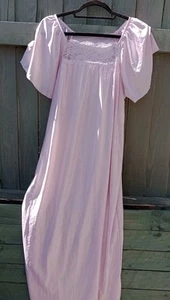 Vintage Polyamide Pink Nightie Labelled A Size 20 Fits Like A Size 16 - Picture 1 of 7