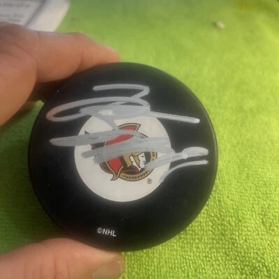 Disco de hockey autografiado por Jason Spezza Senators 2006 Foto 1 de 4