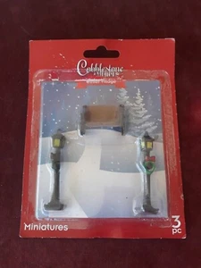 Kopfsteinpflaster Dorf Miniaturen Laternenpfosten und Bank Weihnachten 3 Stück - Bild 1 von 5